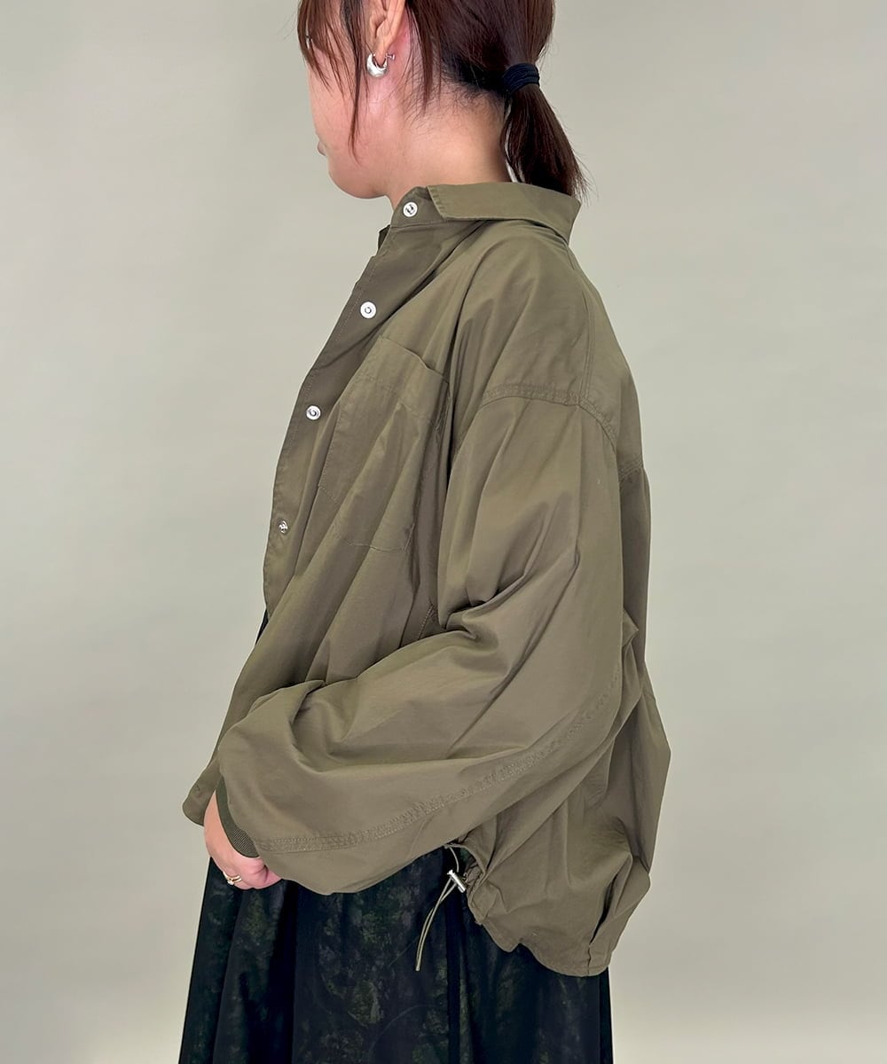 ZMJAE15145 al'aise modulation(アレーズモジュレーション) サイドラインラウンドシルエットシャツ カーキ