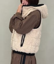 ZMJAE22179 al'aise modulation(アレーズモジュレーション) フード付きボアジップベスト ベージュ