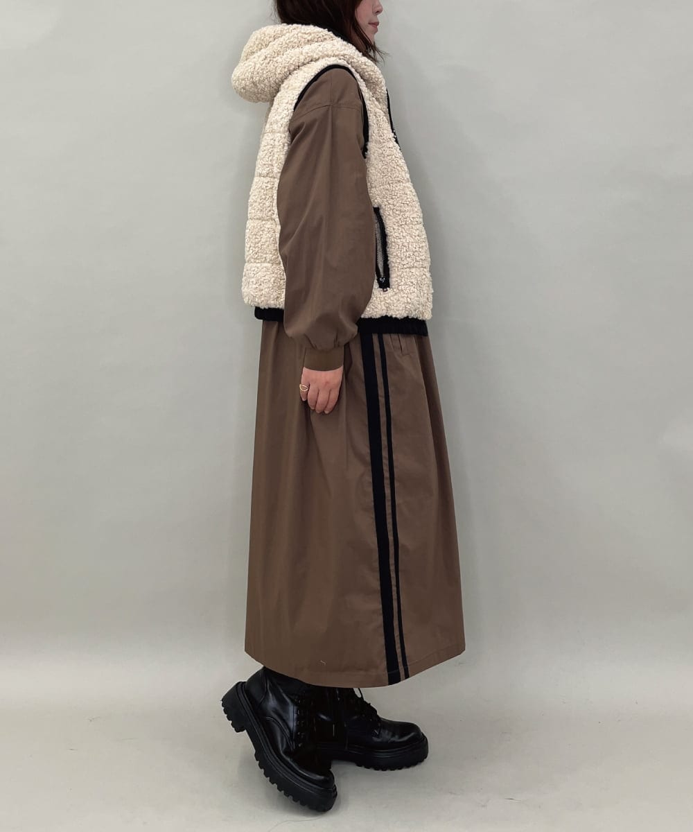 ZMJAE22179 al'aise modulation(アレーズモジュレーション) フード付きボアジップベスト ベージュ