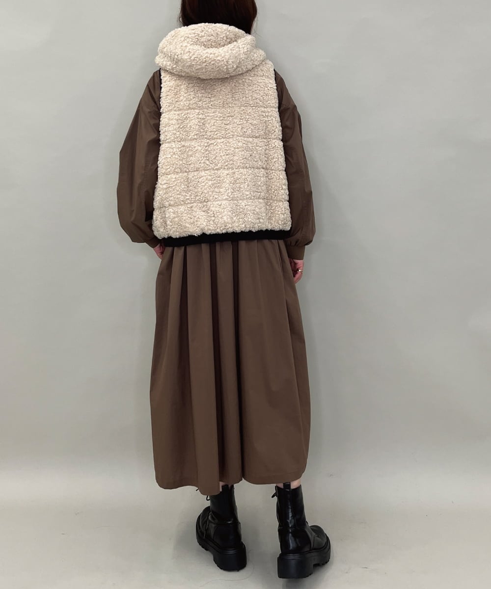 ZMJAE22179 al'aise modulation(アレーズモジュレーション) フード付きボアジップベスト ベージュ