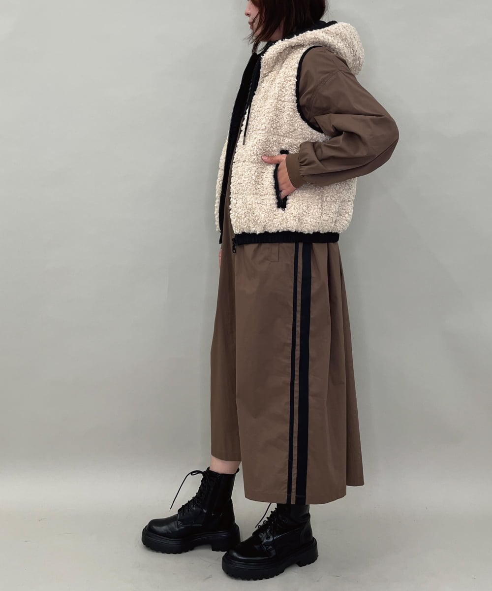 ZMJAE22179 al'aise modulation(アレーズモジュレーション) フード付きボアジップベスト ベージュ