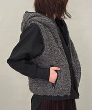 ZMJAE22179 al'aise modulation(アレーズモジュレーション) フード付きボアジップベスト ダークグレー