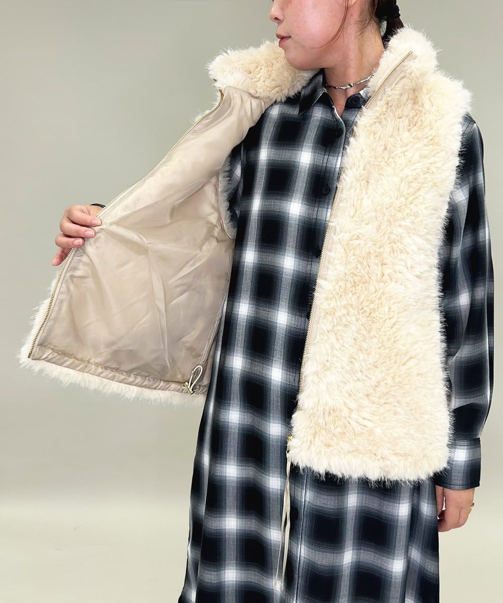 ZMJAE25150 al'aise modulation(アレーズモジュレーション) フェイクファージップアップデザインベスト ベージュ