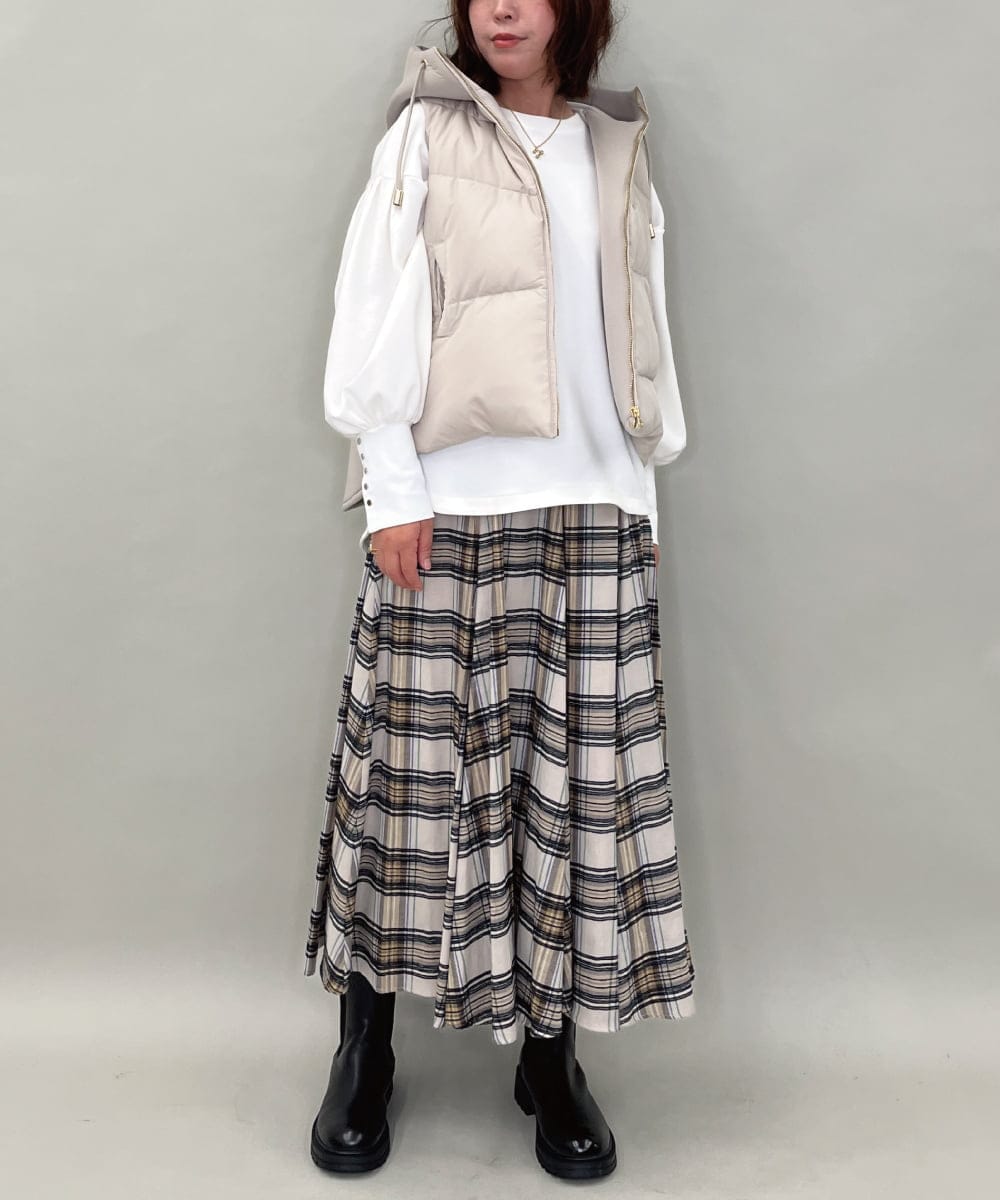 ZMJAE38138 al'aise modulation(アレーズモジュレーション) 切り替えデザインダウンベスト アイボリー