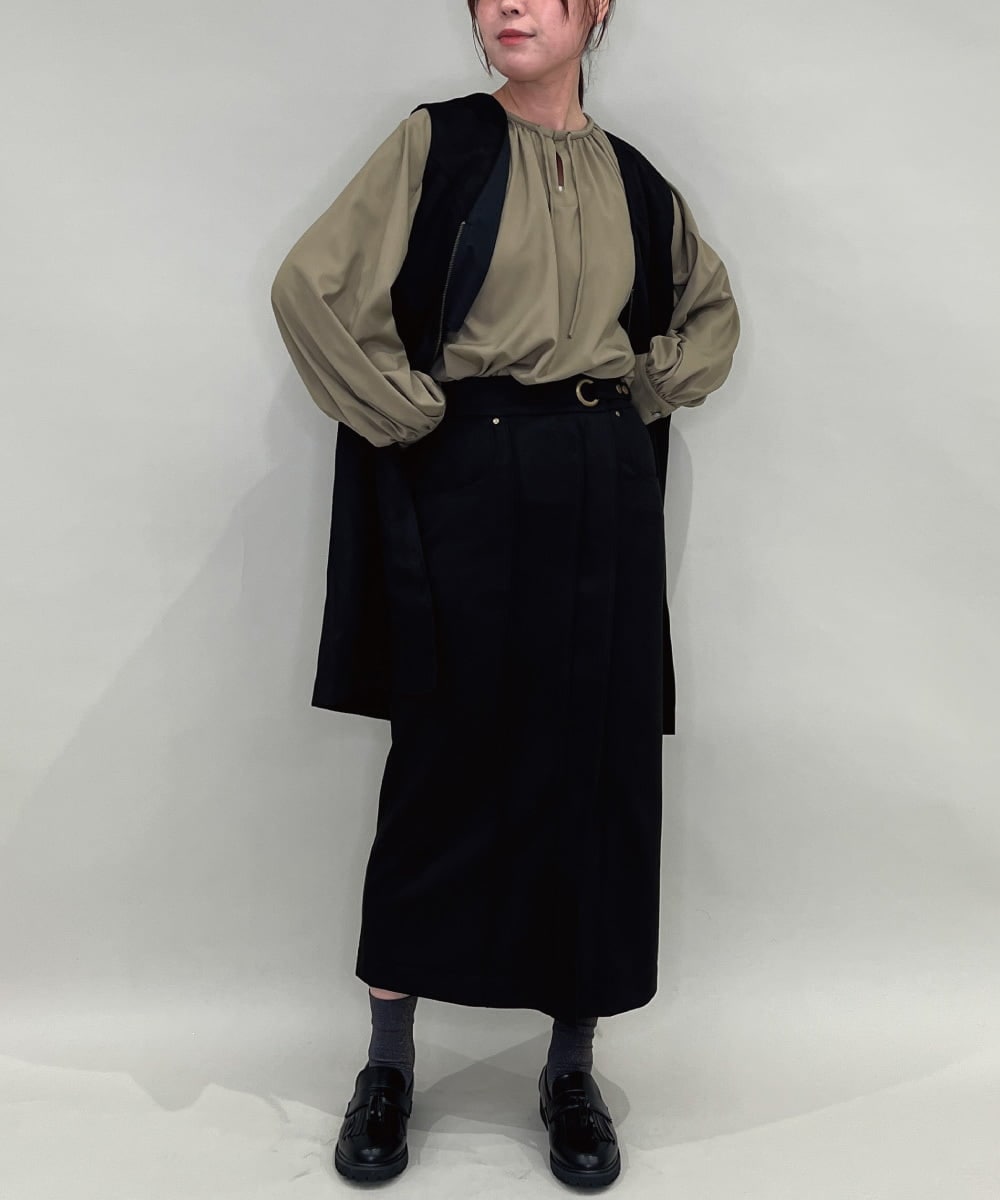 ZMJAE39118 al'aise modulation(アレーズモジュレーション) 【セットアップ対応】バックフリルスエードライクジレ ブラック