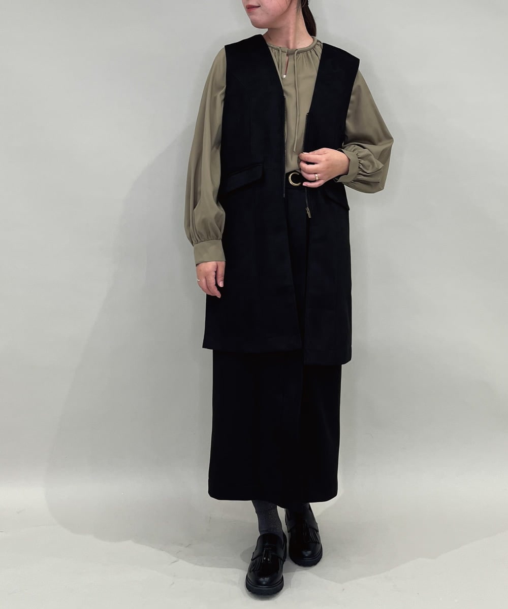 ZMJAE39118 al'aise modulation(アレーズモジュレーション) 【セットアップ対応】バックフリルスエードライクジレ ブラック