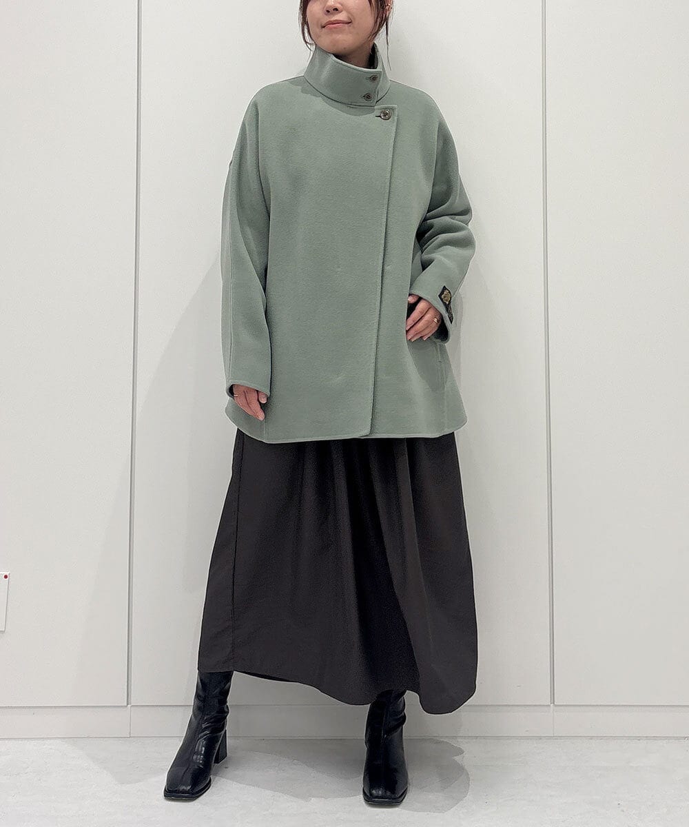 ZMJCE24430 al'aise modulation(アレーズモジュレーション) ワンボタンスタンドカラーコート グリーン