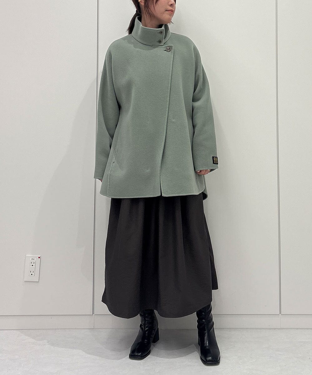 ZMJCE24430 al'aise modulation(アレーズモジュレーション) ワンボタンスタンドカラーコート グリーン