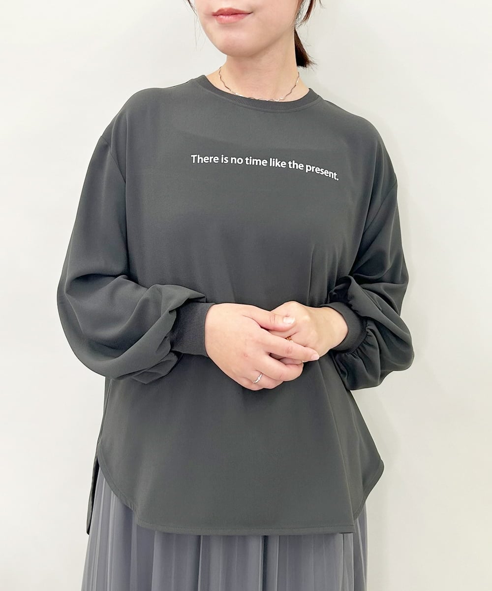 ZMKAE24120 al'aise modulation(アレーズモジュレーション) ロゴジョーゼットプルオーバー ダークグレー