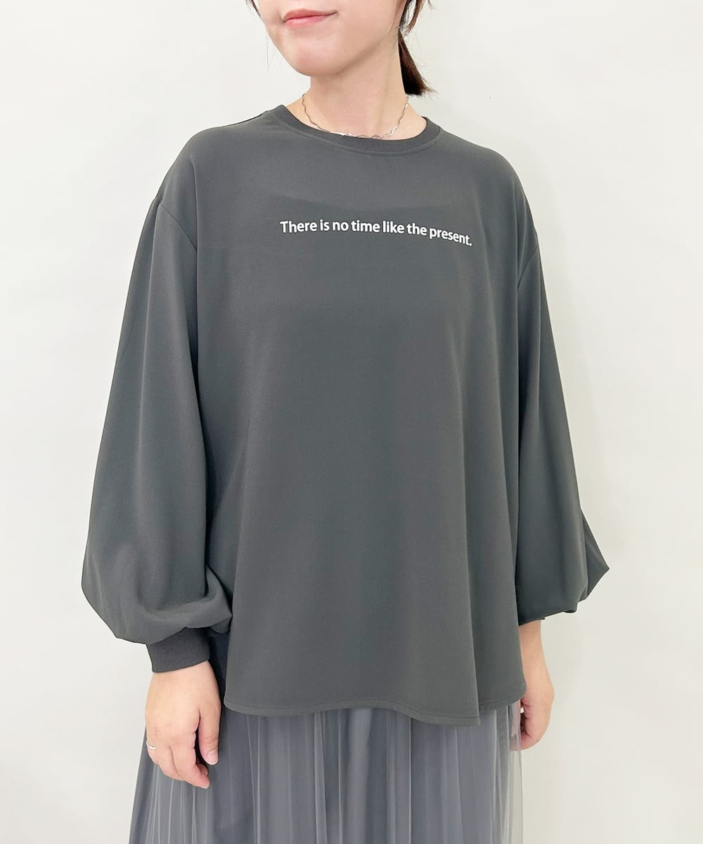 ZMKAE24120 al'aise modulation(アレーズモジュレーション) ロゴジョーゼットプルオーバー ダークグレー