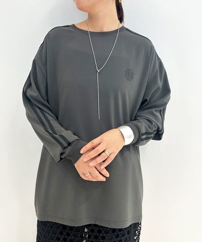 ZMKAE25120 al'aise modulation ラインスリーブカットプルオーバー