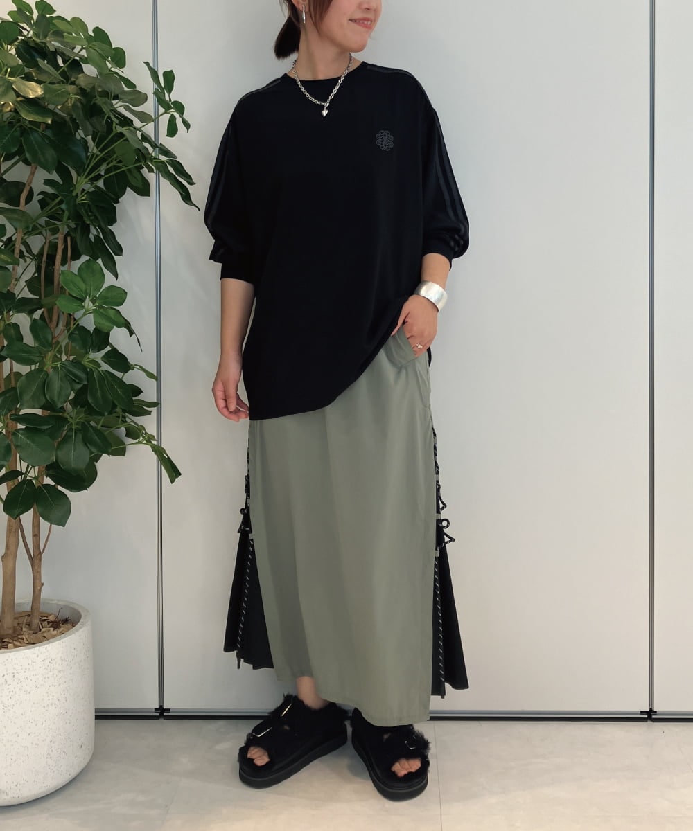 ZMKAE25120 al'aise modulation(アレーズモジュレーション) ラインスリーブカットプルオーバー ブラック