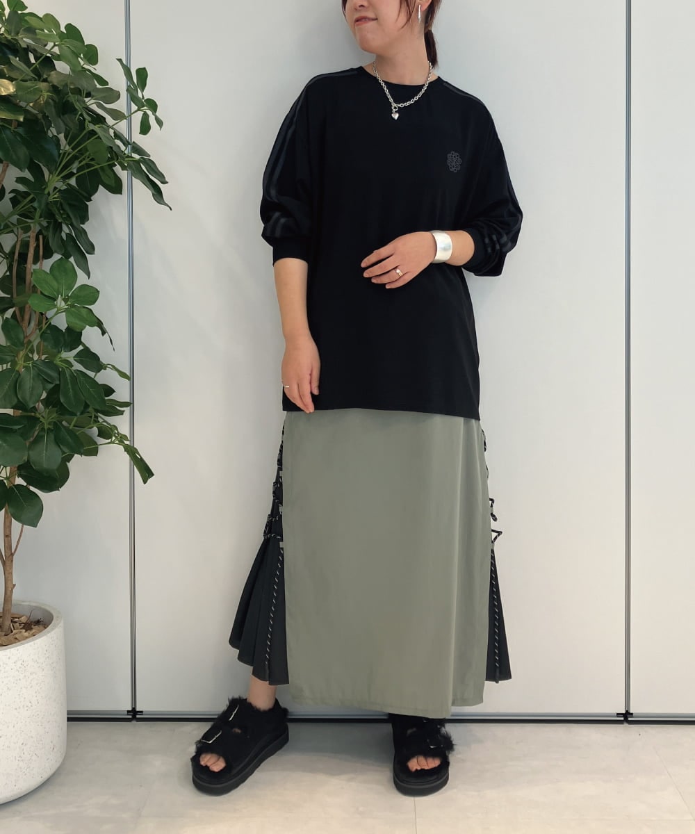 ZMKAE25120 al'aise modulation(アレーズモジュレーション) ラインスリーブカットプルオーバー ブラック