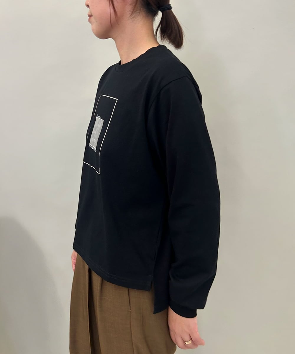 ZMKAE42098 al'aise modulation(アレーズモジュレーション) フロントモチーフロングスリーブTシャツ ブラック