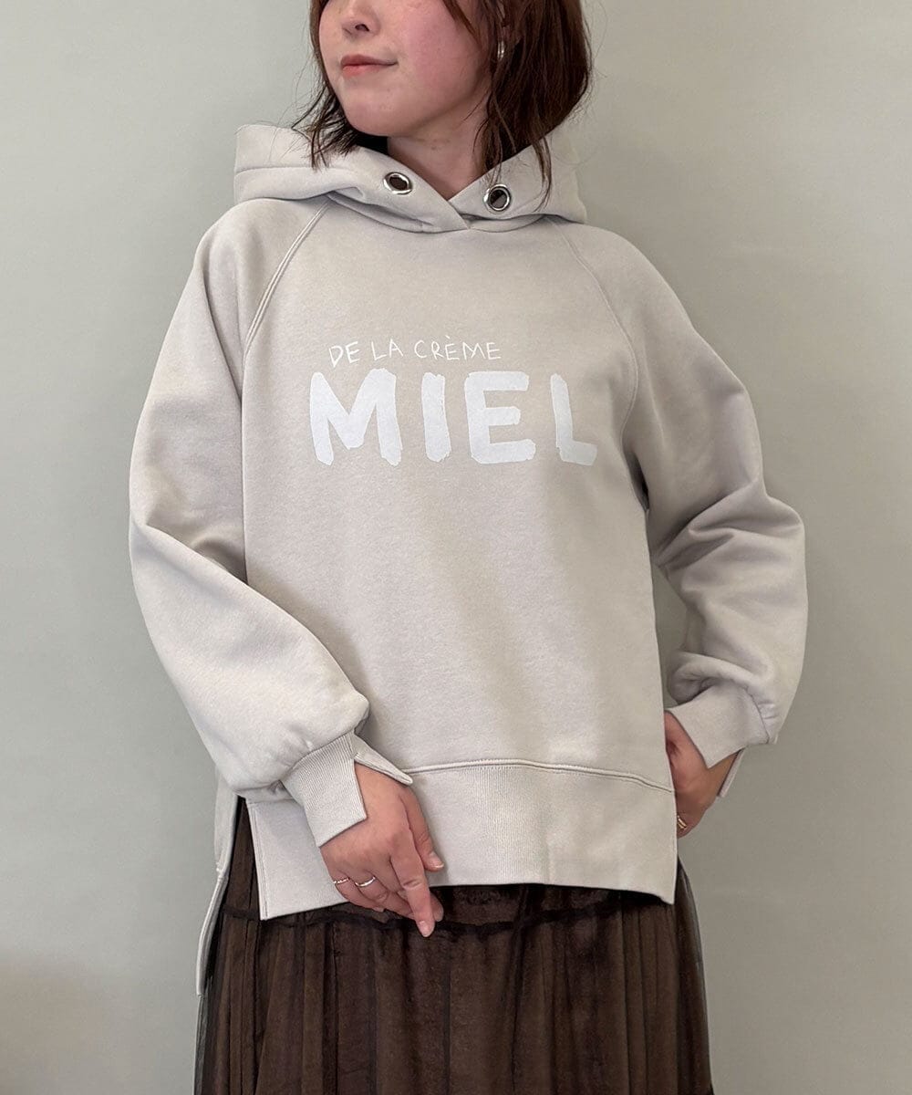 ZMKCE01089 al'aise modulation(アレーズモジュレーション) 裏起毛ロゴデザインパーカー ライトグレー