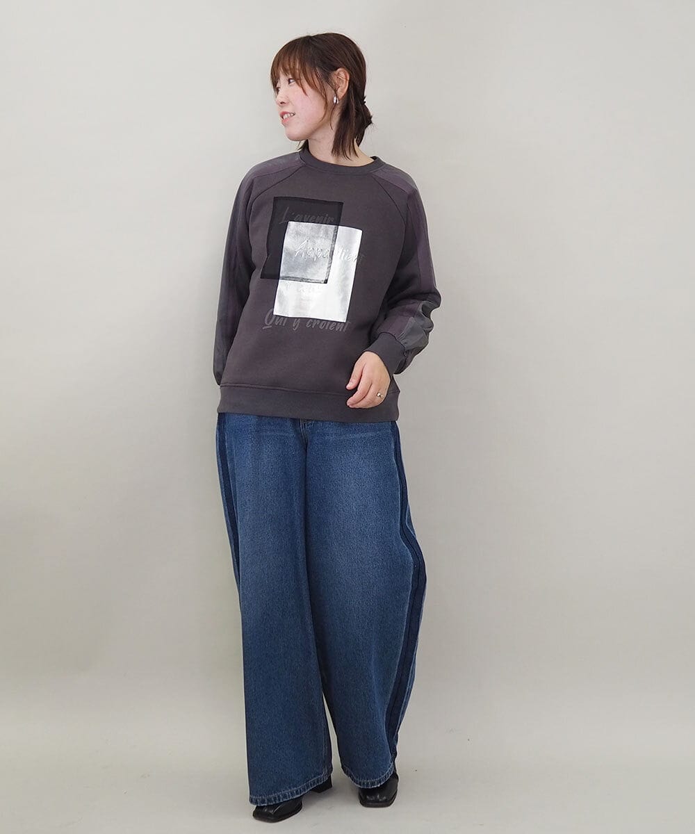 ZMKCE04118 al'aise modulation(アレーズモジュレーション) 箔プリントロゴスウェットプルオーバー ダークグレー