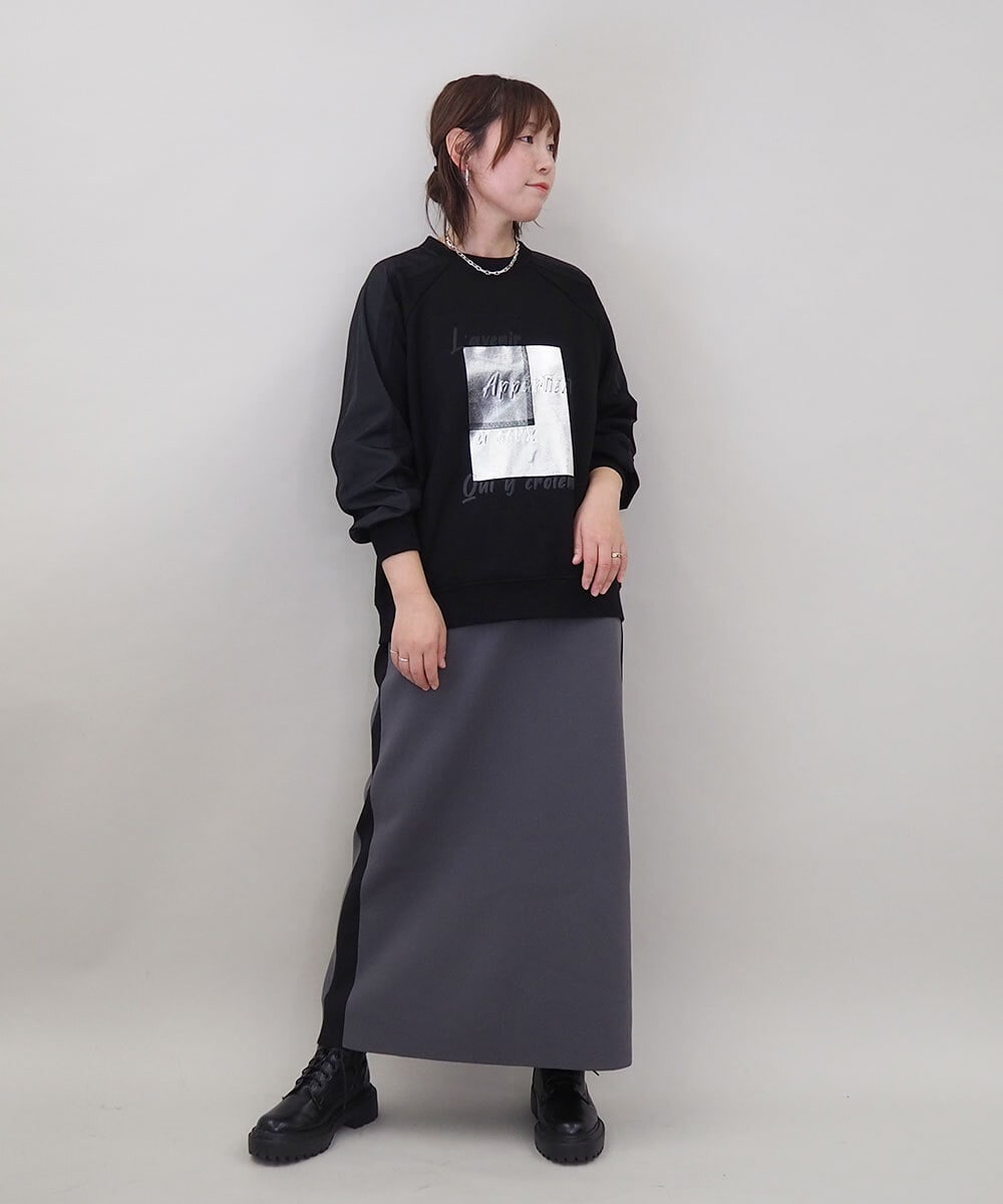 ZMKCE04118 al'aise modulation(アレーズモジュレーション) 箔プリントロゴスウェットプルオーバー ブラック