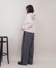 ZMKEE07128 al'aise modulation(アレーズモジュレーション) 箔ロゴラメコードフーディー ベージュ