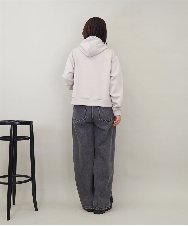 ZMKEE07128 al'aise modulation(アレーズモジュレーション) 箔ロゴラメコードフーディー ベージュ