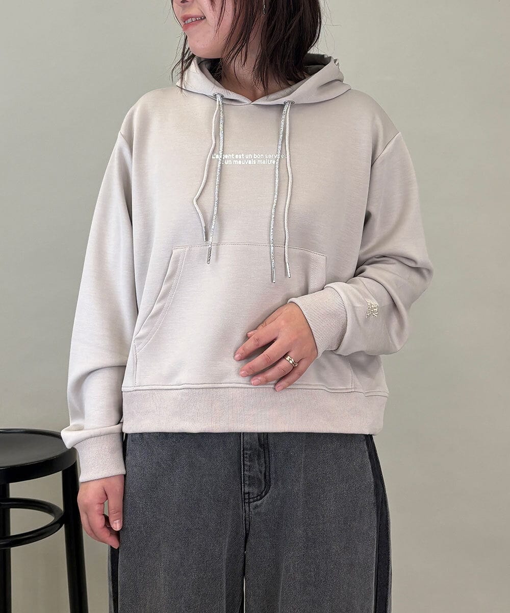 ZMKEE07128 al'aise modulation(アレーズモジュレーション) 箔ロゴラメコードフーディー ベージュ