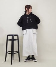 ZMKEE07128 al'aise modulation(アレーズモジュレーション) 箔ロゴラメコードフーディー ブラック