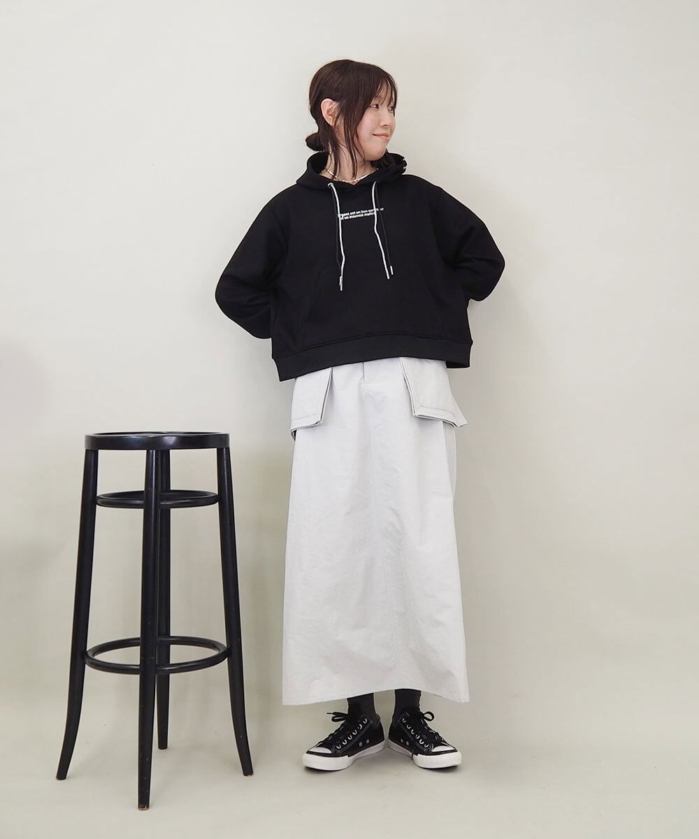 ZMKEE07128 al'aise modulation(アレーズモジュレーション) 箔ロゴラメコードフーディー ブラック