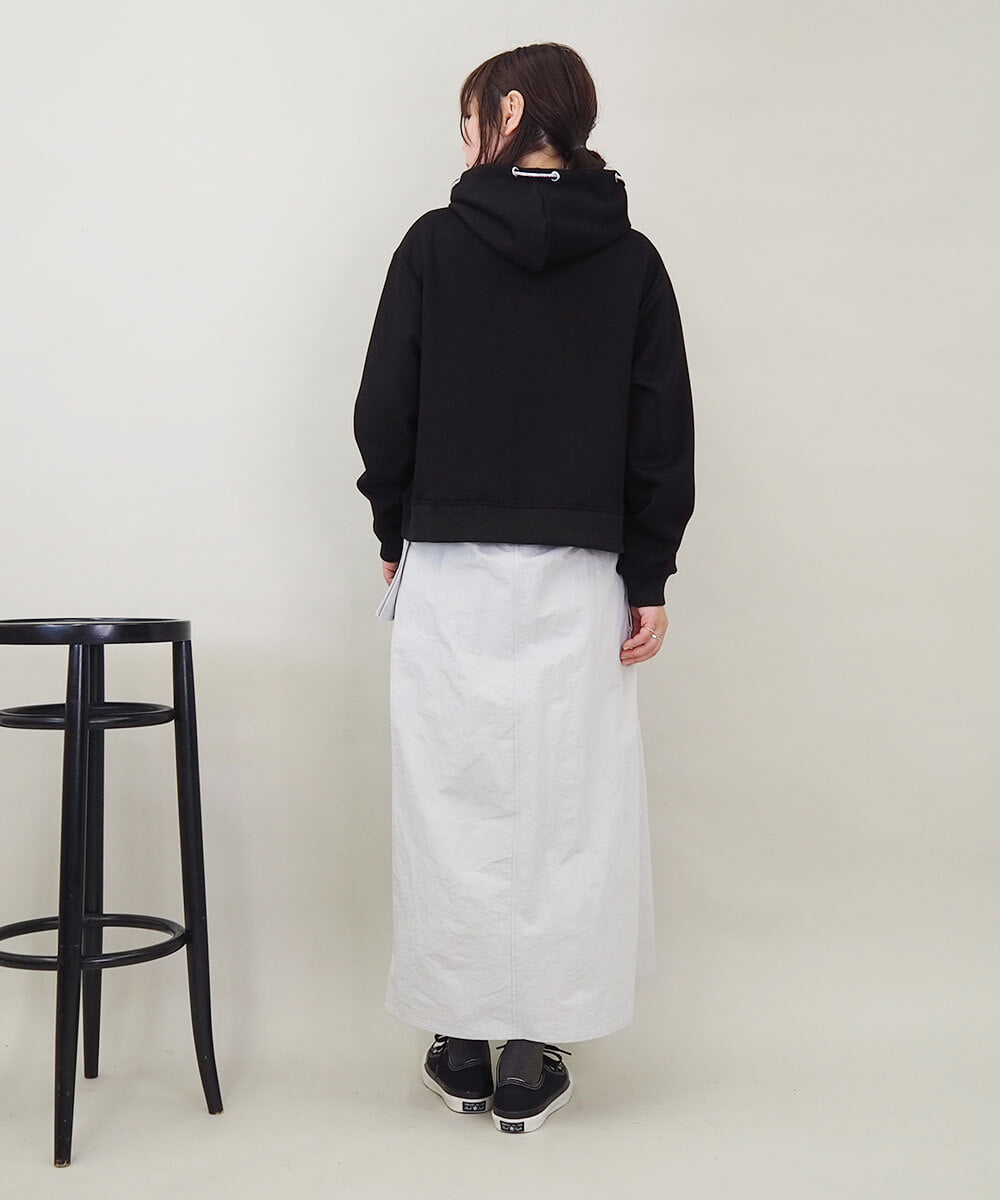 ZMKEE07128 al'aise modulation(アレーズモジュレーション) 箔ロゴラメコードフーディー ブラック