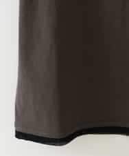 ZMKGB66079 al'aise modulation(アレーズモジュレーション) ビジューパールロゴTシャツ ダークグレー