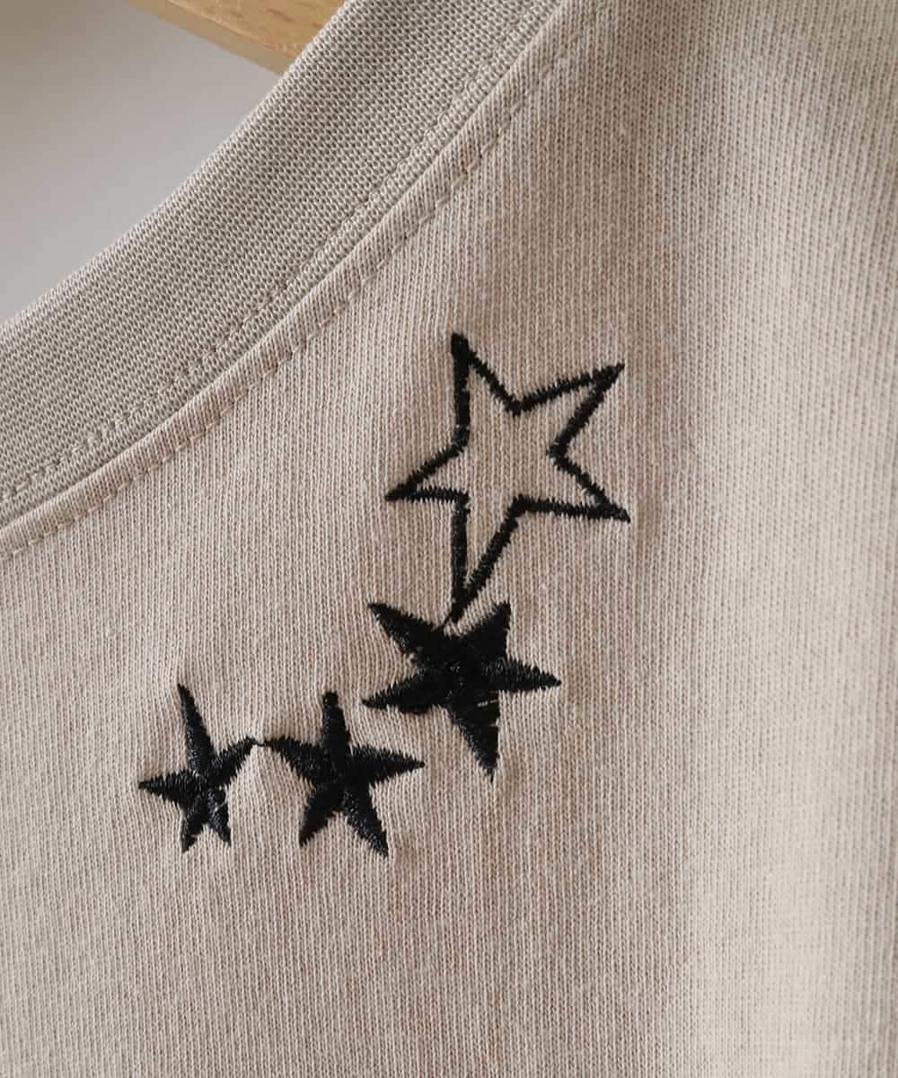 ZMKGB69099 al'aise modulation(アレーズモジュレーション) ロゴ刺繍アクセントプルオーバー ベージュ