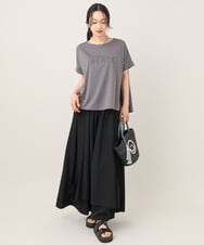 ZMKGE26079 al'aise modulation(アレーズモジュレーション) 立体ステッチロゴデザインTシャツ ダークグレー