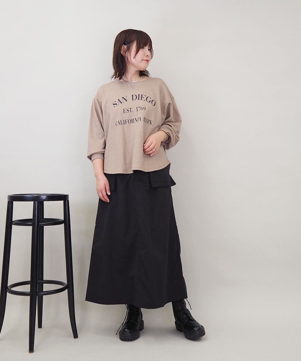 ZMKGE29120 al'aise modulation(アレーズモジュレーション) 【セットアップ対応】ヴィンテージ風ロゴプルオーバー ベージュ