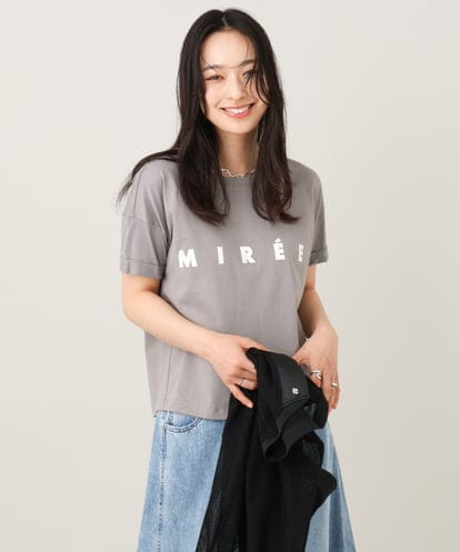 ZMKGE31099 al'aise modulation ロゴデザインコンパクトTシャツ