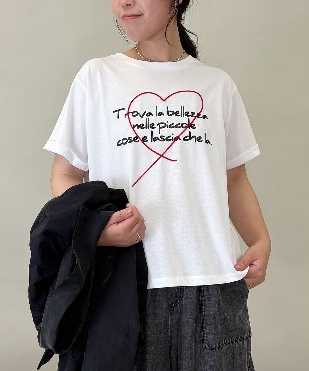 ZMKGE39090 al'aise modulation(アレーズモジュレーション) ロゴステッチデザインTシャツ ホワイト