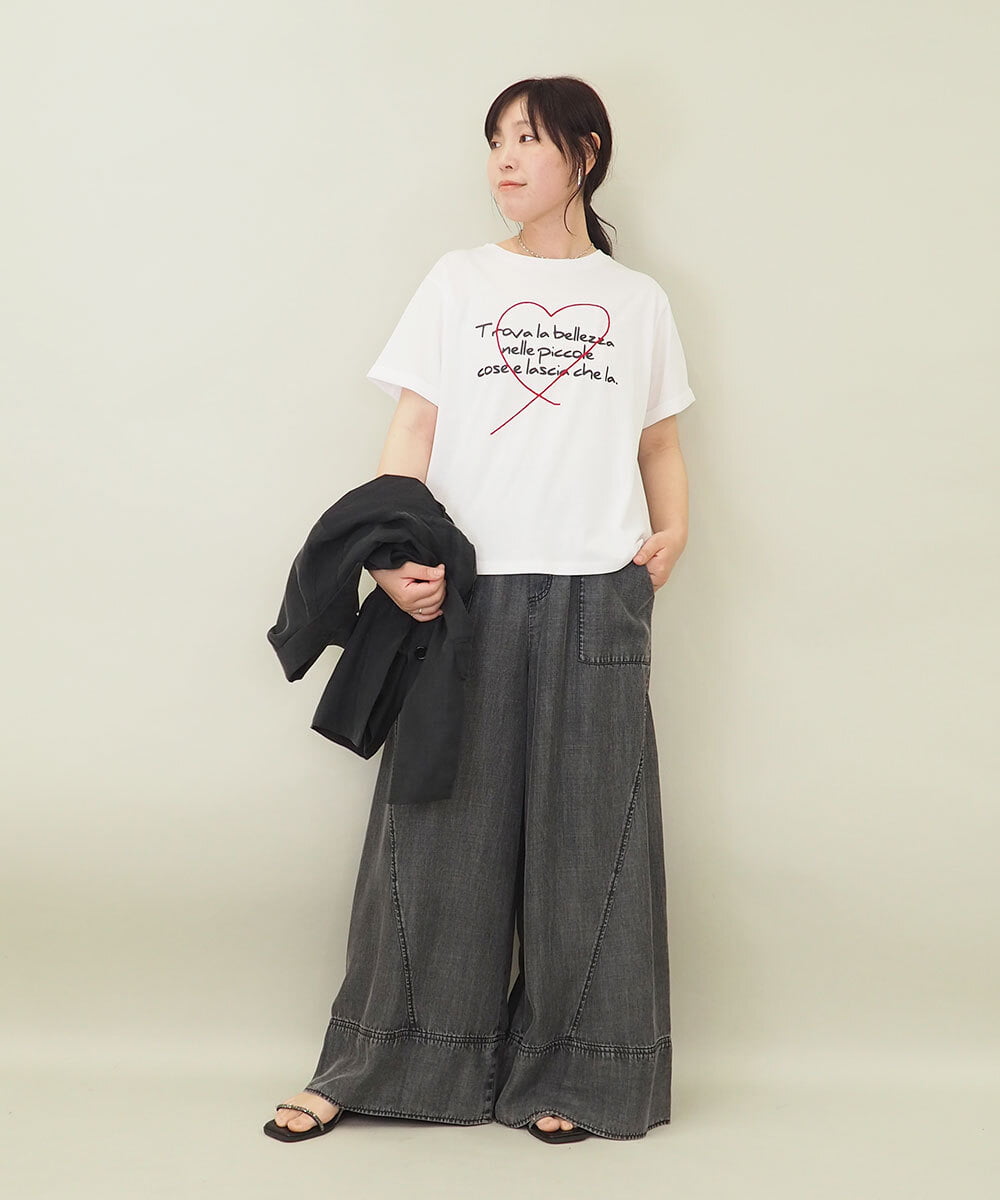 ZMKGE39090 al'aise modulation(アレーズモジュレーション) ロゴステッチデザインTシャツ ホワイト