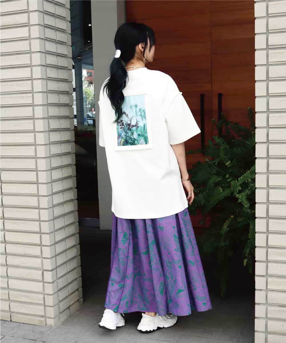 ZMKGQ23110 al'aise modulation(アレーズモジュレーション) フラワーグラフィックTシャツ ホワイト