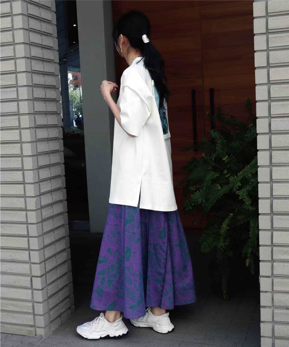 ZMKGQ23110 al'aise modulation(アレーズモジュレーション) フラワーグラフィックTシャツ ホワイト