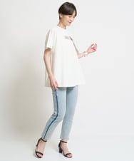 ZMKHW34059 al'aise modulation(アレーズモジュレーション) フレアロゴTシャツ ホワイト