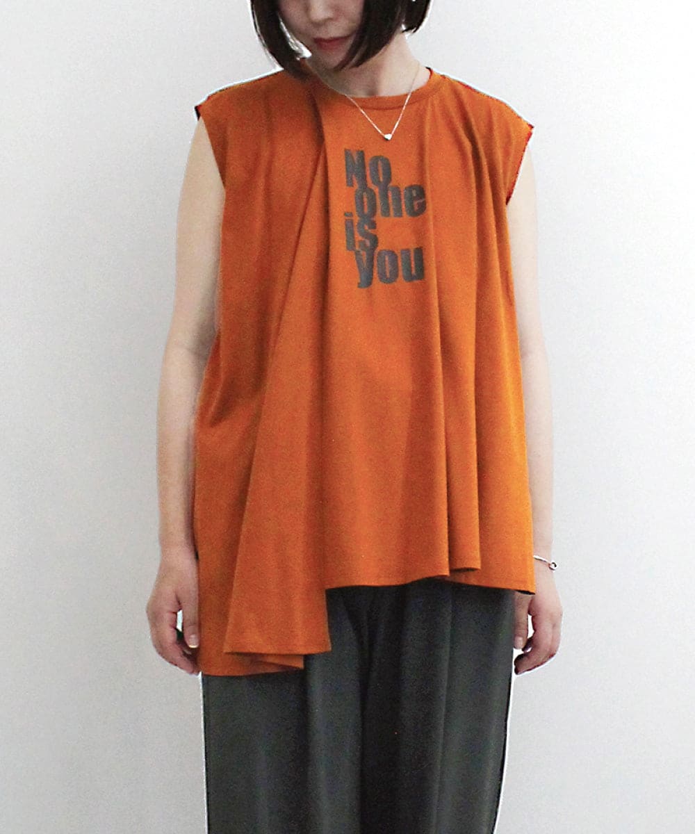 ZMKIB69110 al'aise modulation(アレーズモジュレーション) ロゴフレアノースリーブカットソー オレンジ