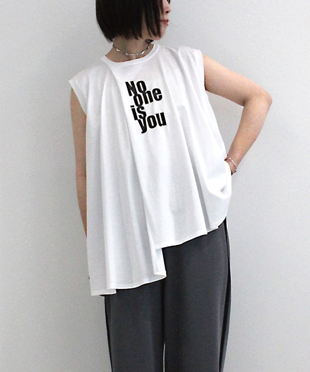 ZMKIB69110 al'aise modulation(アレーズモジュレーション) ロゴフレアノースリーブカットソー ホワイト