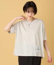 ZMKIE01099 al'aise modulation(アレーズモジュレーション) 【洗える】タグアクセントコットンTシャツ ライトグレー