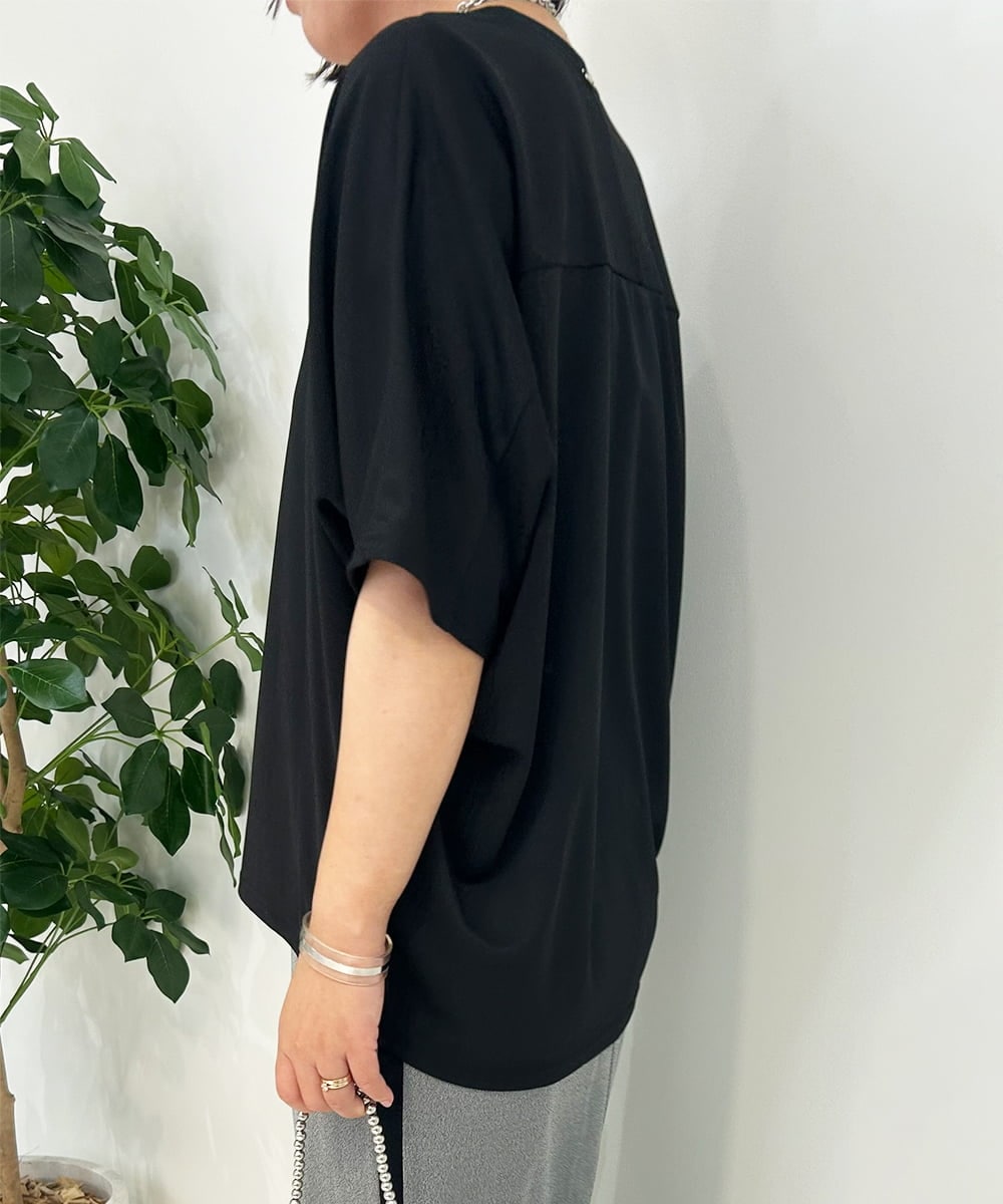 ZMKJB11080 al'aise modulation(アレーズモジュレーション) フロントロゴドルマンシルエットTシャツ ブラック