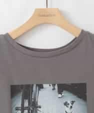ZMKJB13099 al'aise modulation(アレーズモジュレーション) プリントロゴオーバーシルエットTシャツ ダークグレー