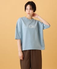 ZMKJE06069 al'aise modulation(アレーズモジュレーション) アクセントロゴデザインプルオーバー ライトブルー
