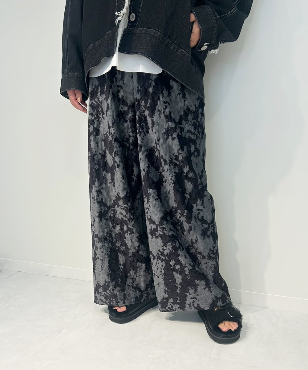 ZMLAE27110 al'aise modulation(アレーズモジュレーション) ニュアンス柄コーデュロイワイドパンツ ダークグレー