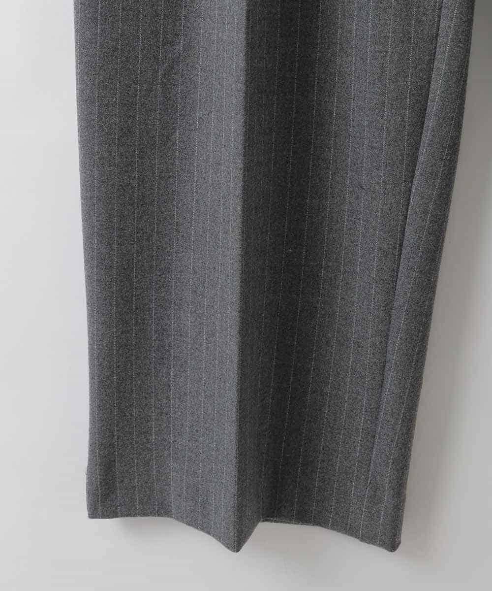 ZMLEE03168 al'aise modulation(アレーズモジュレーション) ピンストライプタックワイドパンツ ダークグレー