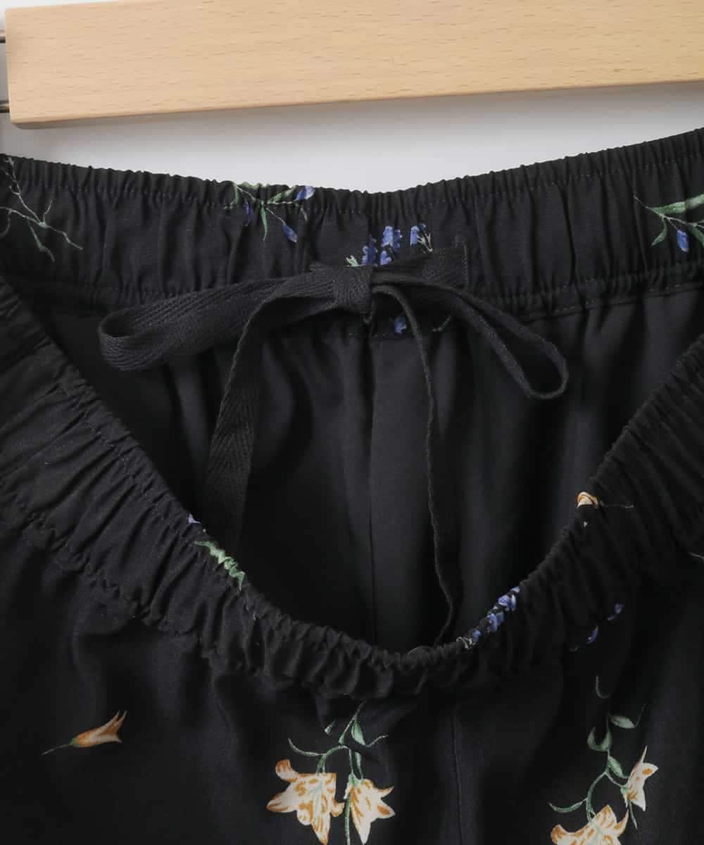 ZMLGE12110 al'aise modulation(アレーズモジュレーション) ドローイングフラワーイージーワイドパンツ ブラック