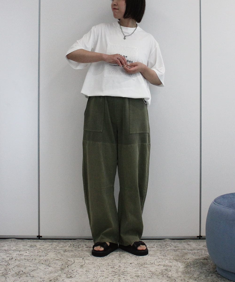 ZMLHB43138 al'aise modulation(アレーズモジュレーション) ジョイントデザインバレルレッグパンツ カーキ