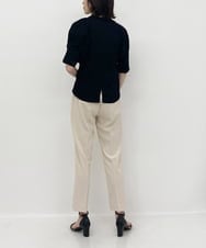 ZMLHT01138 al'aise modulation(アレーズモジュレーション) センタープレステーパードパンツ アイボリー