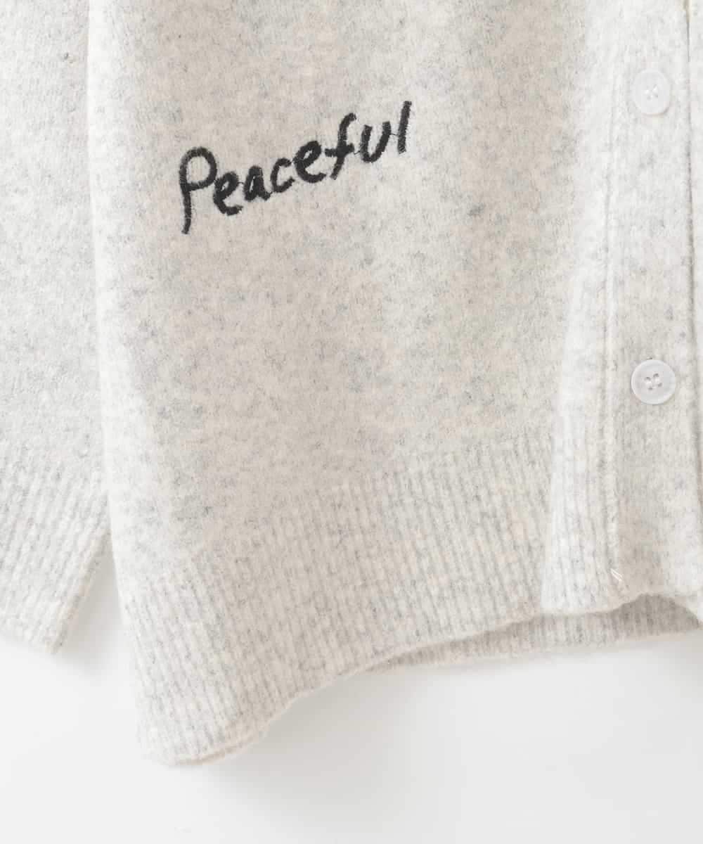 ZMSCE03150 al'aise modulation(アレーズモジュレーション) 【洗える】メッセージ刺繍メランジニットカーディガン ライトグレー