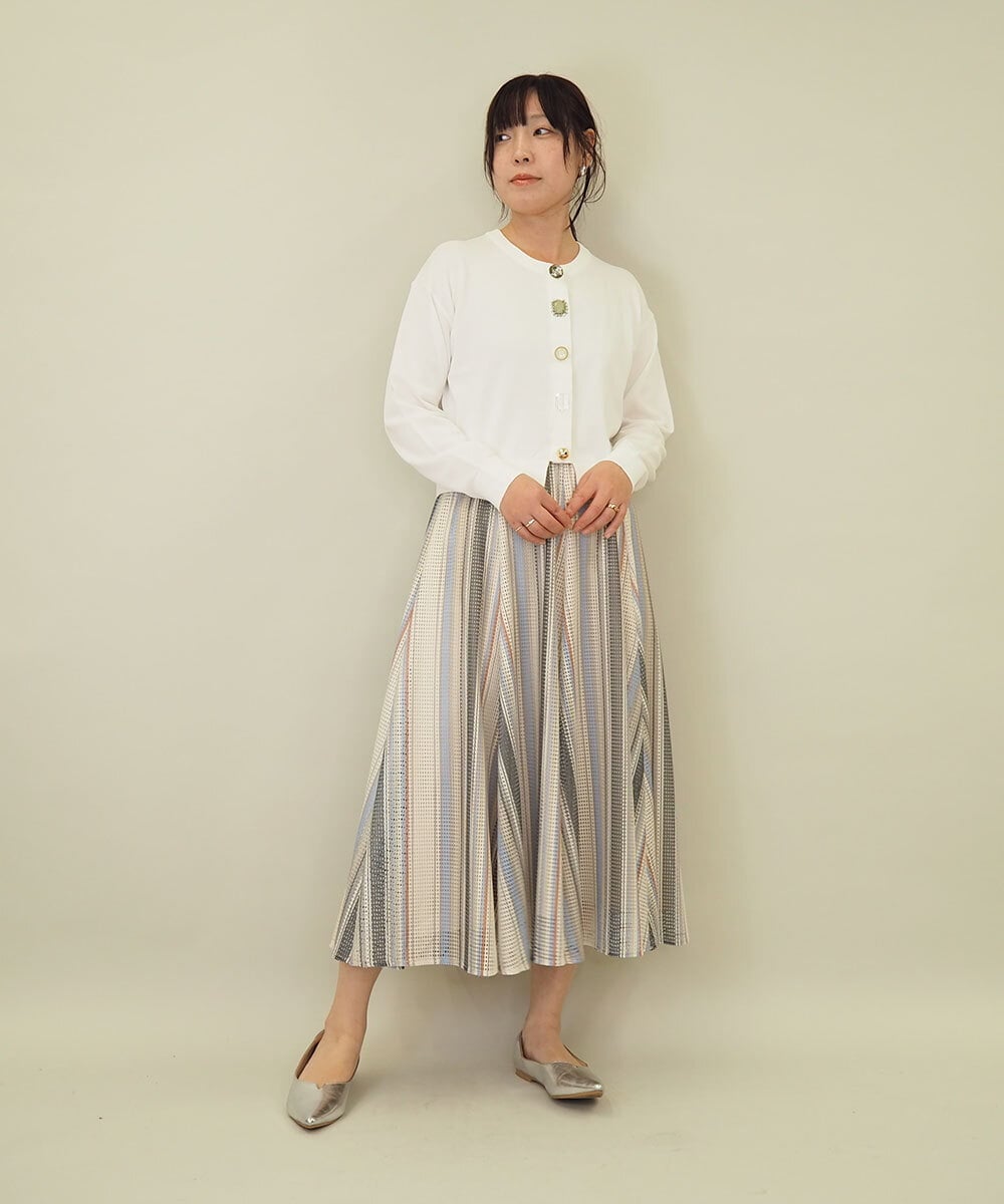 ZMSGE15170 al'aise modulation(アレーズモジュレーション) ビジューボタンニットカーディガン ホワイト